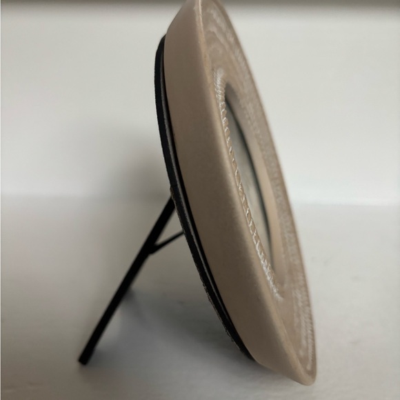 Cynthia Rowley Round Picture Frame, stone and glass - Picture 3 of 4